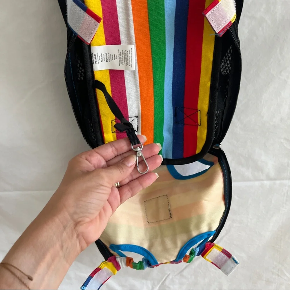 Calabaza Pets carrier backpack for small cats or dogs, adjustable straps.